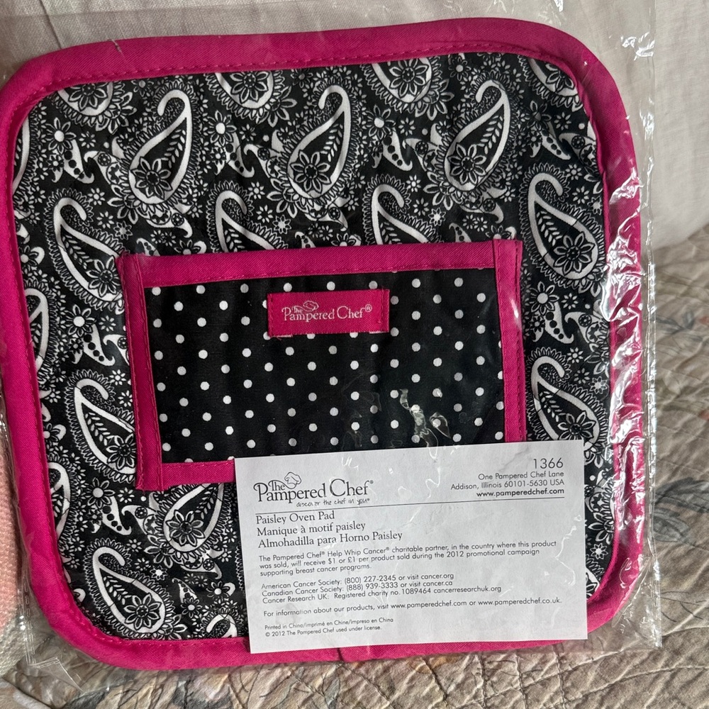 Pampered Chef Black and White Paisley Oven Pad with Pink Trim